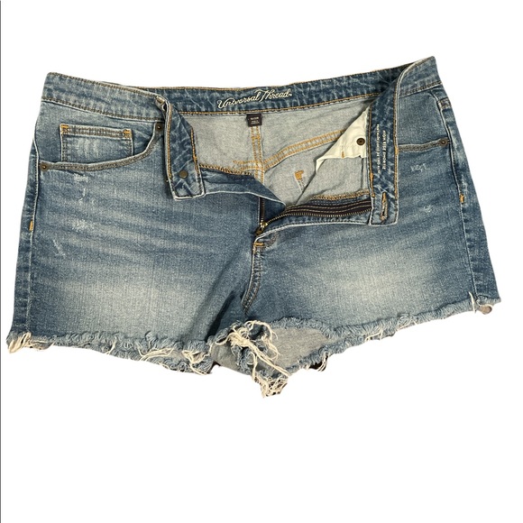 Women’s Shorts - Picture 1 of 3